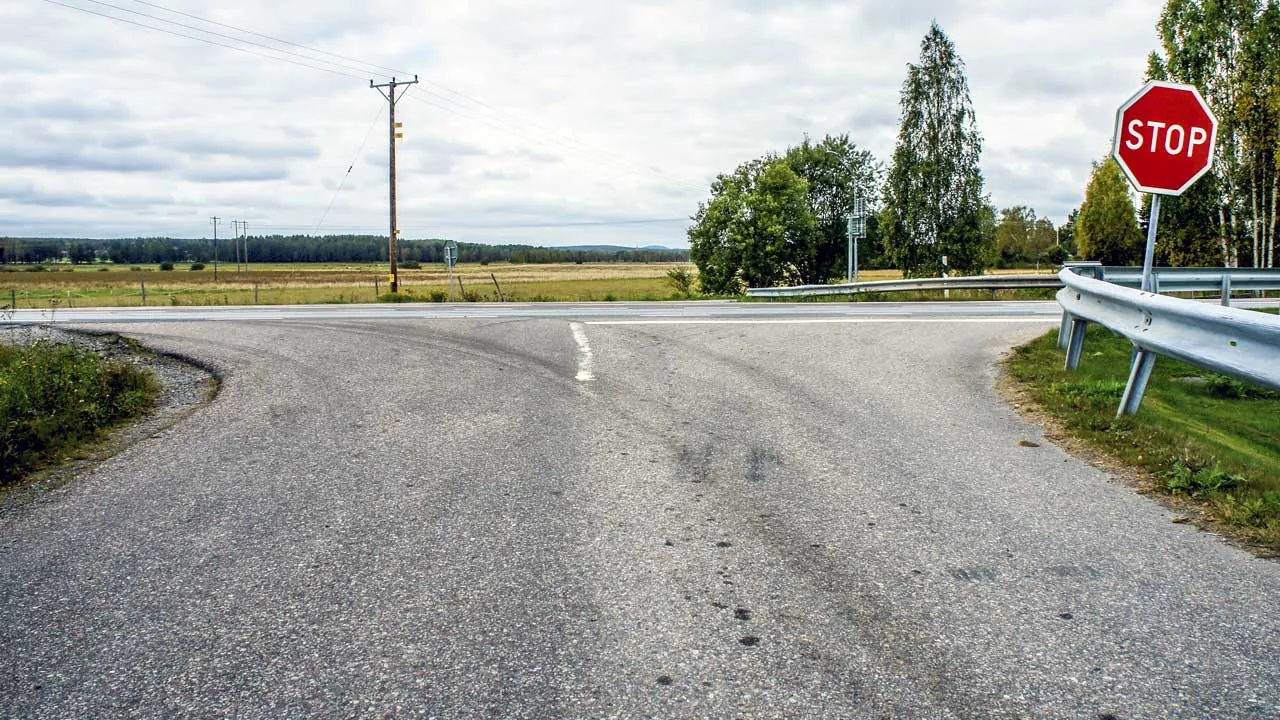 Köra ut på en landsväg – Innan påfarten · 1/2