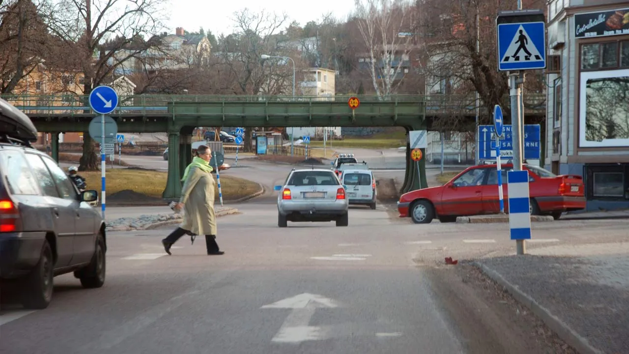 Väjningsregler – Varning för vägkorsning
